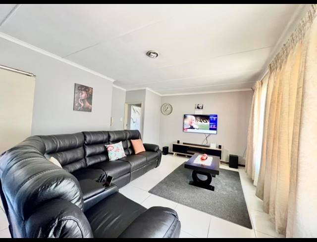 2 BEDROOM APARTMENT FOR SALE IN PELHAM